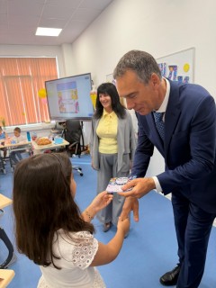 Успешна нова учебна година! 25769 ученици влязоха в класните стаи, на добър час!